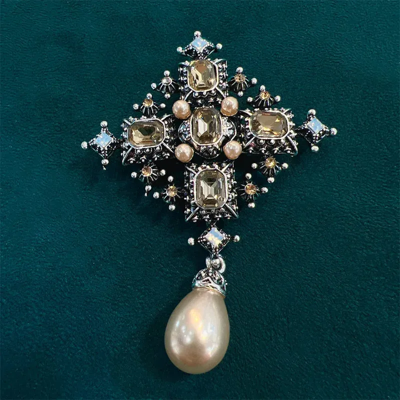 Doga Rhinestone Brooch Pin