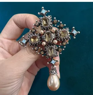 Doga Rhinestone Brooch Pin
